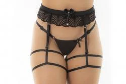 Cinta Liga Persex Elegância Pimenta Sexy KMV: Sedução e Conforto em Renda - Imagem 4